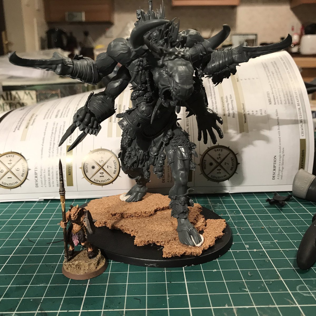 IrishJaguar's tweet photo. No painting tonight, but managed to get this bad boy #Ghorgon built in about 90 minutes. #Ungor for scale. #buildingwarhammer #wip https://t.co/nwK0JZ3BVG