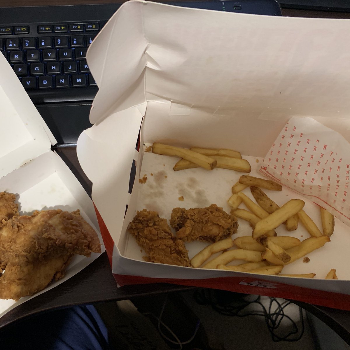 jimbb's tweet photo. @KFC_UKI Ordered boneless banquet meal this evening and got like, what, 15 chips? I am still hungry after finishing the whole thing 😢 https://t.co/muJHwJ87Av