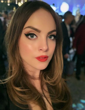 SiteLizGillies's tweet photo. Segundo o insider Skyler Shuler, a Disney está pensando em desenvolver um live-action da clássica animação Hércules, que estreou em 1997.

Com os rumores de um possível versão prestes a ser anunciado na D23, queríamos muito a atriz Elizabeth Gillies como Mégara https://t.co/XLMFSh6Azh