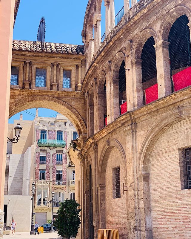 silent_wave_'s tweet photo. Valencia  #valencia #spain 🇪🇸 #chatedral .
.
.
 #igers #old #europe #ig_photooftheday  #ig_captures #igdaily #travelingram #travelling #destination_wow #vsco  #visitlisbon #beautiful_world #beautifulcity #igworldclub #ig_europe #portugal_lovers #city #na… https://t.co/l6g2dFoQvZ https://t.co/TBdLinsYMN