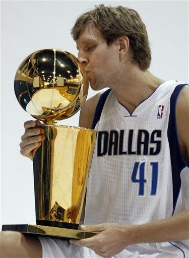 gabbybunshin's tweet photo. My personal G.O.A.T. in basketball, even if Luka goes on and wins >3 championships in his career.
Never will the same jersey number be worn with same grace, humility, and competitiveness seen from a sure-fire HOF.
Happy 41st birthday, @swish41 ππΎ #ONLYONE41 https://t.co/uA8zzvFcmI