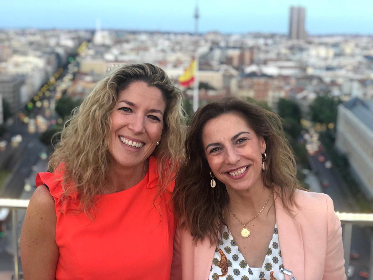 DelucasNoelia's tweet photo. Cocktail de Verano #EJECON, enhorabuena por los resultados y crecimiento obtenido en el ultimo ańo. Muy orgullosa de pertenecer a esta @AsocEyC. https://t.co/eYvYwi8Csb