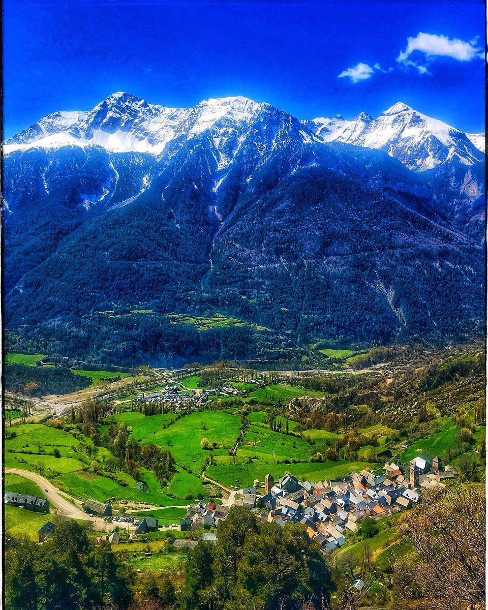 CasaBiescas's tweet photo. Primavera en #baldechistau ☀️🍀
📷 carlosbuisan21
#rinconesdelpirineo
#pyrenees
#pirineos
#casabiescas
#ruraltop
#turismorural #huesca #nature #pirineoaragones
#paradise #life #adventure
#montagne #senderismo #pineta #comodoto #aragon #españa
#gistain https://t.co/bwlodiawkh