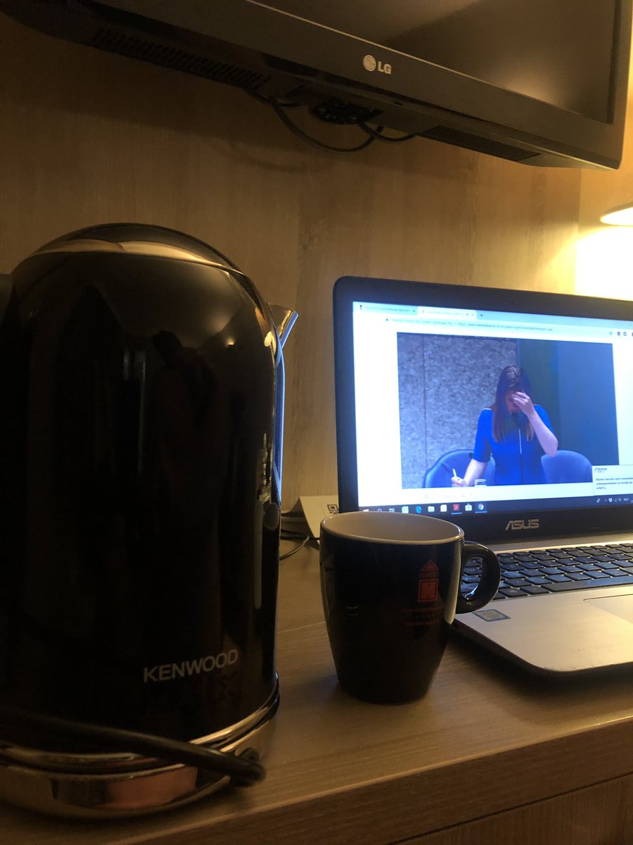 JanCeesVogelaar's tweet photo. Koffie maken op hotelkamer in Brussel en #PASdebat volgen https://t.co/OEDad8moTh