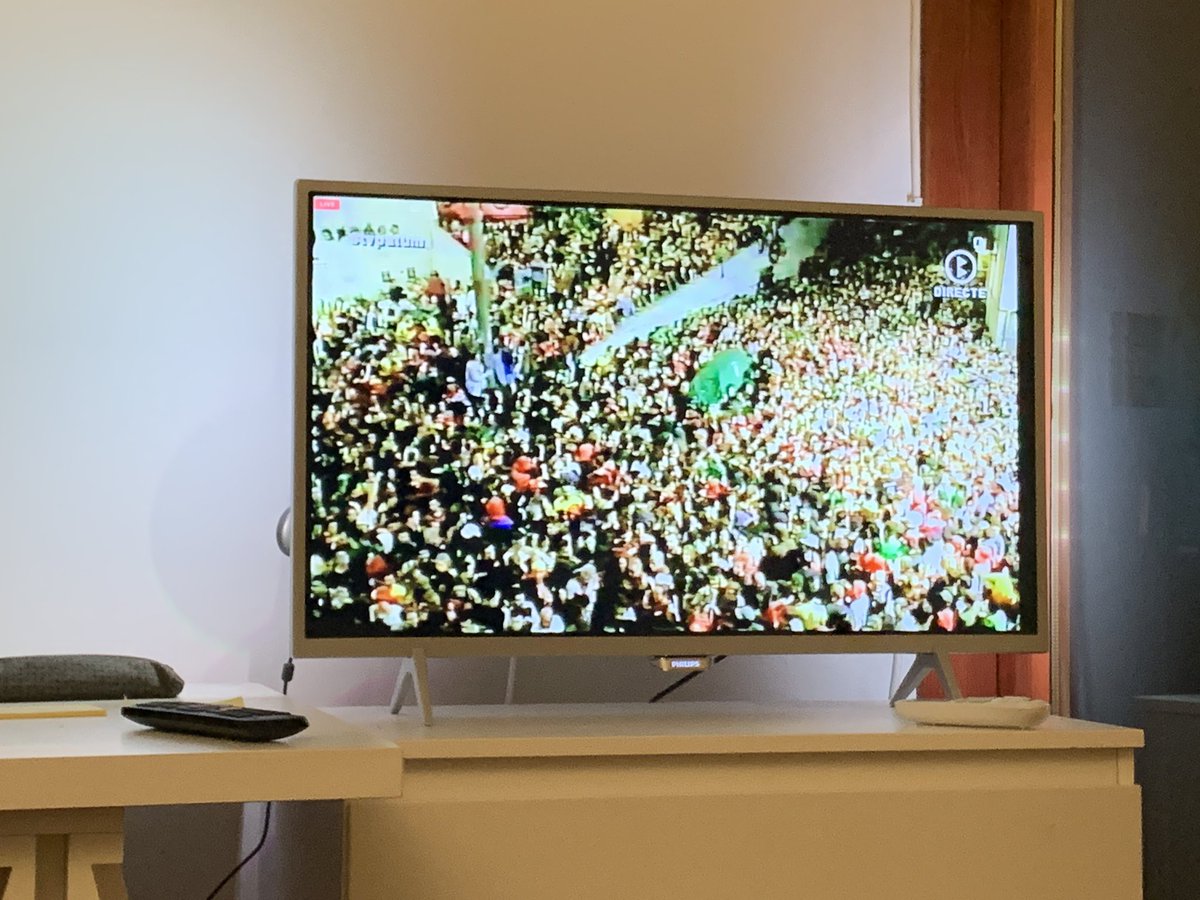 Mirant la patum des de Padova #tvpatum Bona patum i visca la Republica Catalana