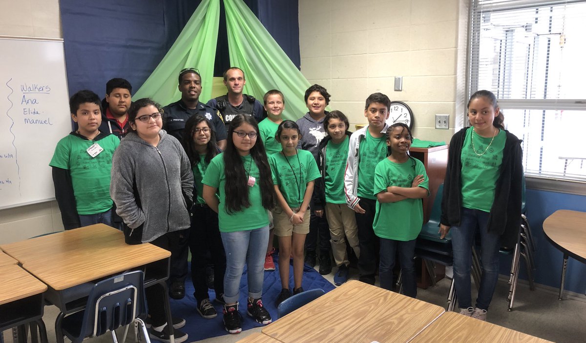 Pct1Constable's tweet image. We had a blast with students at #AISDSummerCamp @blackelem_AISD #CampBlack! These bright students will make great investgators. We enjoyed sharing our experience serving the community &amp;amp; hearing their creative problem solving. The case of the missing marshmallows is solved! 🐻 🐾