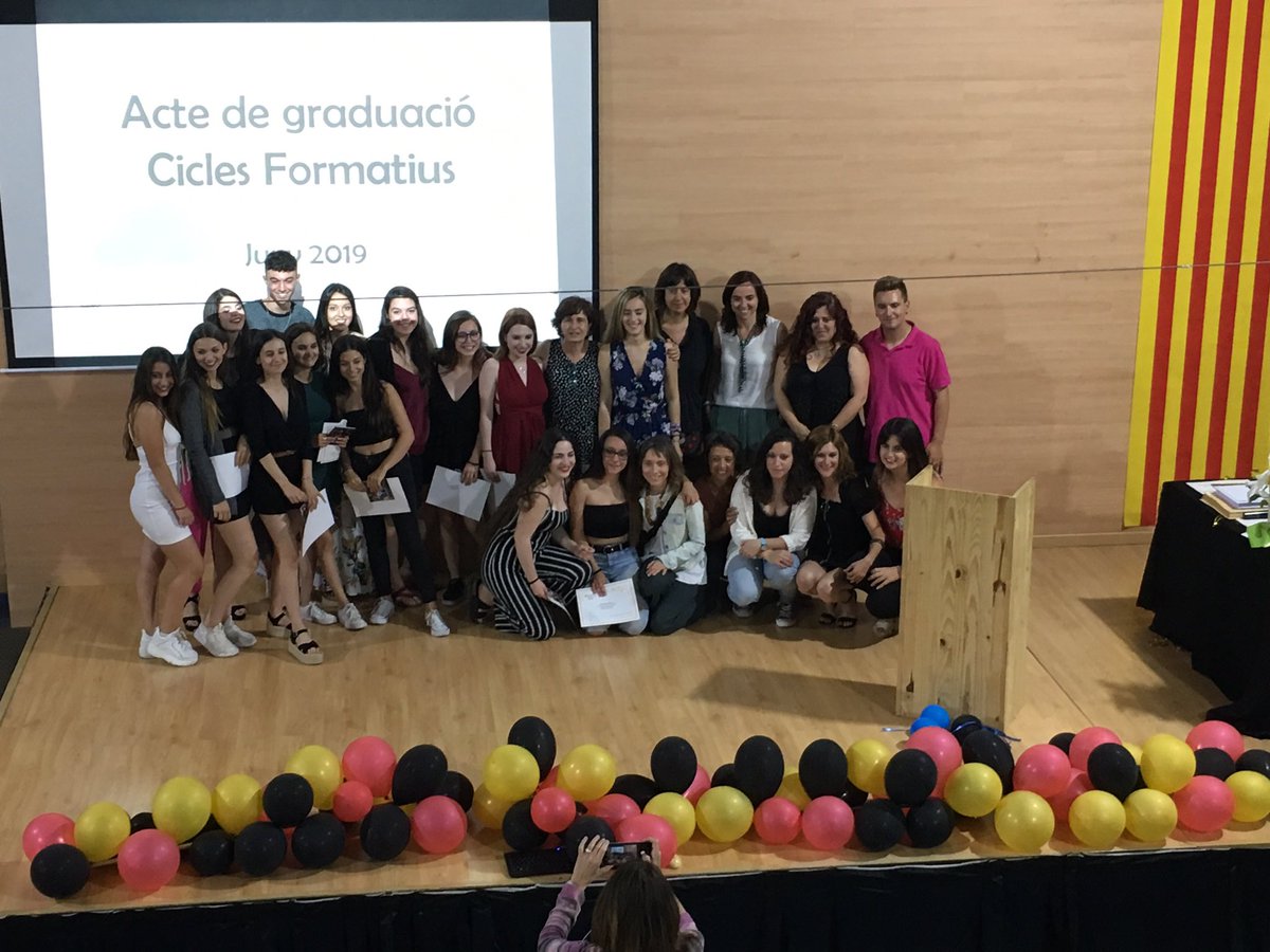 GaliCicles's tweet photo. Acte de Graduació dels Cicles Formatius de l’@InsGali Promoció 2017-19 @GaliCicles https://t.co/dYQCVV0LEu