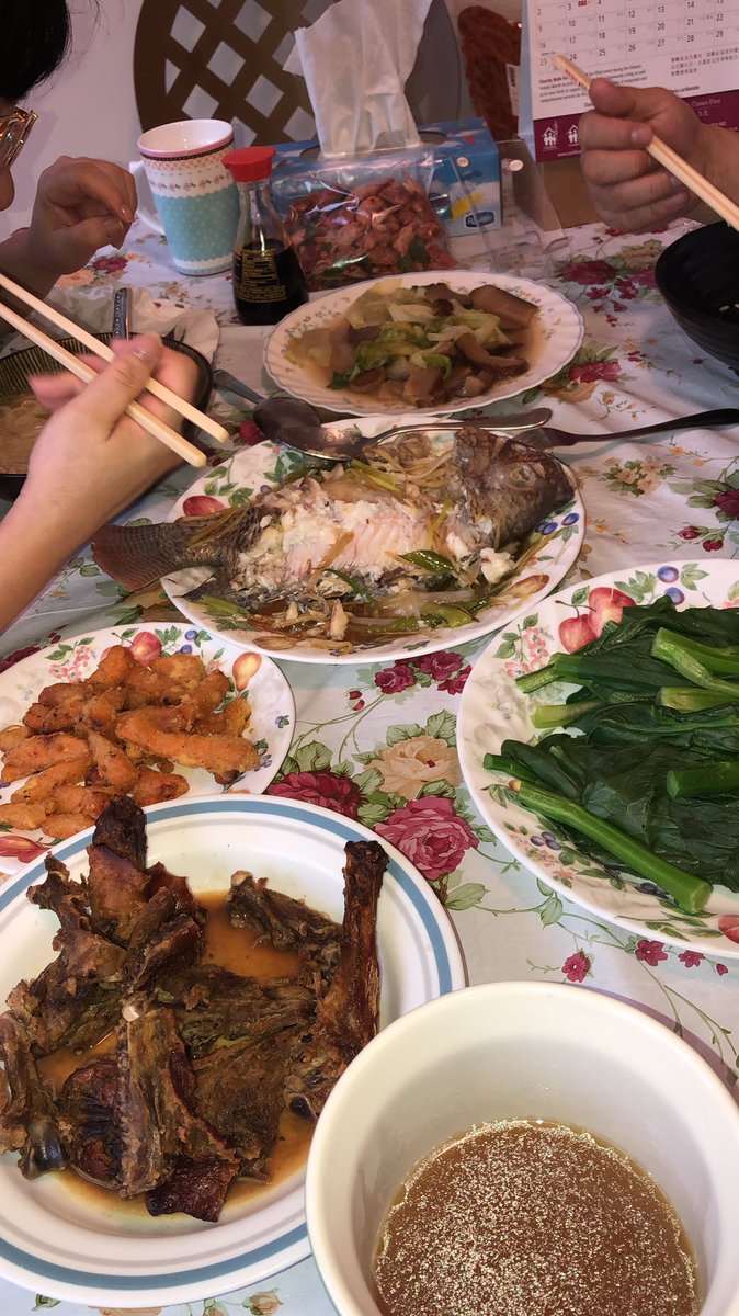 _fruitypoppin's tweet photo. what some ppl think chinese food is vs what it rly be like 😻 https://t.co/GNsVInGaxt