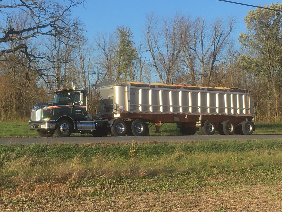skylandfarms's tweet photo. My sweetheart is for sale, 03 Eagle 9200 &amp; 37’ Custom tri-axle, very clean straight unit primarily used for grain, send me a message you’re interested https://t.co/CXjvh9shIa