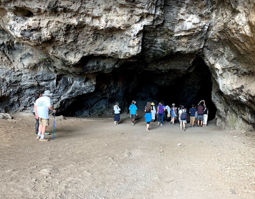 chaminade_ece's tweet photo. Our Montessori Summer Institute participants have been enjoying hands-on field trips to learn about place-based education. Our ED 410 &amp; ED 768 courses focus on using a child’s physical and cultural environment as a framework for learning experiences #ececuhmontessori #MSI2019 https://t.co/8l182zQVYz