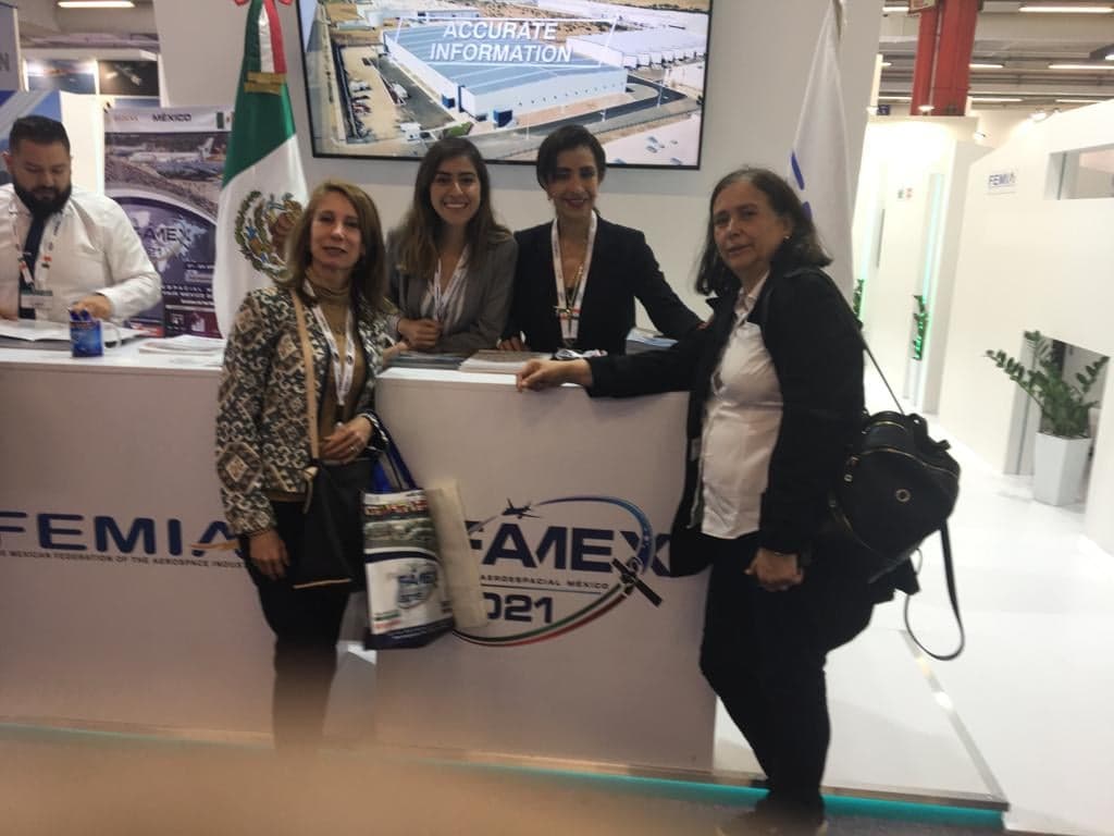 chambremexfran's tweet photo. La CEMF et des entrepreneurs mexicains ont visité le pavillon 🇲🇽 au Salon du Bourget 🛩✈️
Avec la participation des États de Querétaro, Yucatán, Basse Californie, Chihuahua, Durango, Nuevo Leon et Sonora. Et FEMIA dans l'organisation du pavillon 🇲🇽
#ChambreMexFra #EMBAMEXFRA https://t.co/Ua7CEQeLpB