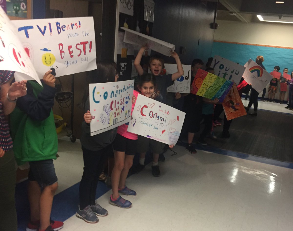 JennyTinelli's tweet photo. Third grade rooting for the seniors! https://t.co/tXANjlM7xQ