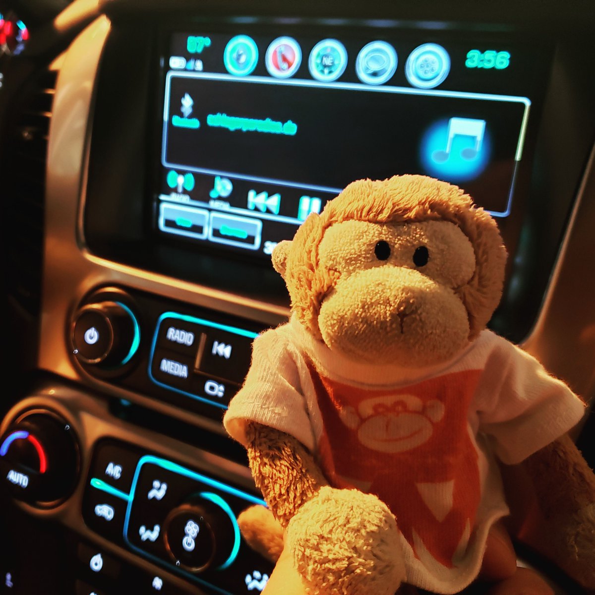 TravelingMocha's tweet photo. I'm DJing in the rental car. #MonkeyBusiness #MootMonkey #trothmoot #dj #CarTunes https://t.co/rBLkze2Oah