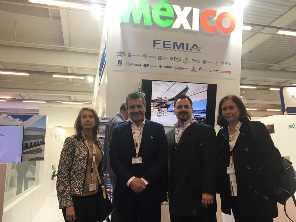 chambremexfran's tweet photo. La CEMF et des entrepreneurs mexicains ont visité le pavillon 🇲🇽 au Salon du Bourget 🛩✈️
Avec la participation des États de Querétaro, Yucatán, Basse Californie, Chihuahua, Durango, Nuevo Leon et Sonora. Et FEMIA dans l'organisation du pavillon 🇲🇽
#ChambreMexFra #EMBAMEXFRA https://t.co/Ius4Z6Aim5