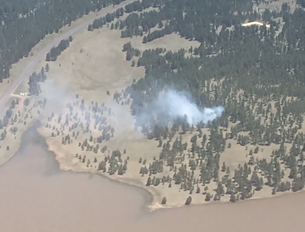 CoconinoNF's tweet image. #WalnutFire New fire start on south end of Upper Lake Mary, north of Pinegrove Campground. About 1 acres and resources are on scene with a dozer. Smoke going northeast. @CoconinoSheriff @coconinoem @FlagstaffFire @SummitFD @NWSFlagstaff