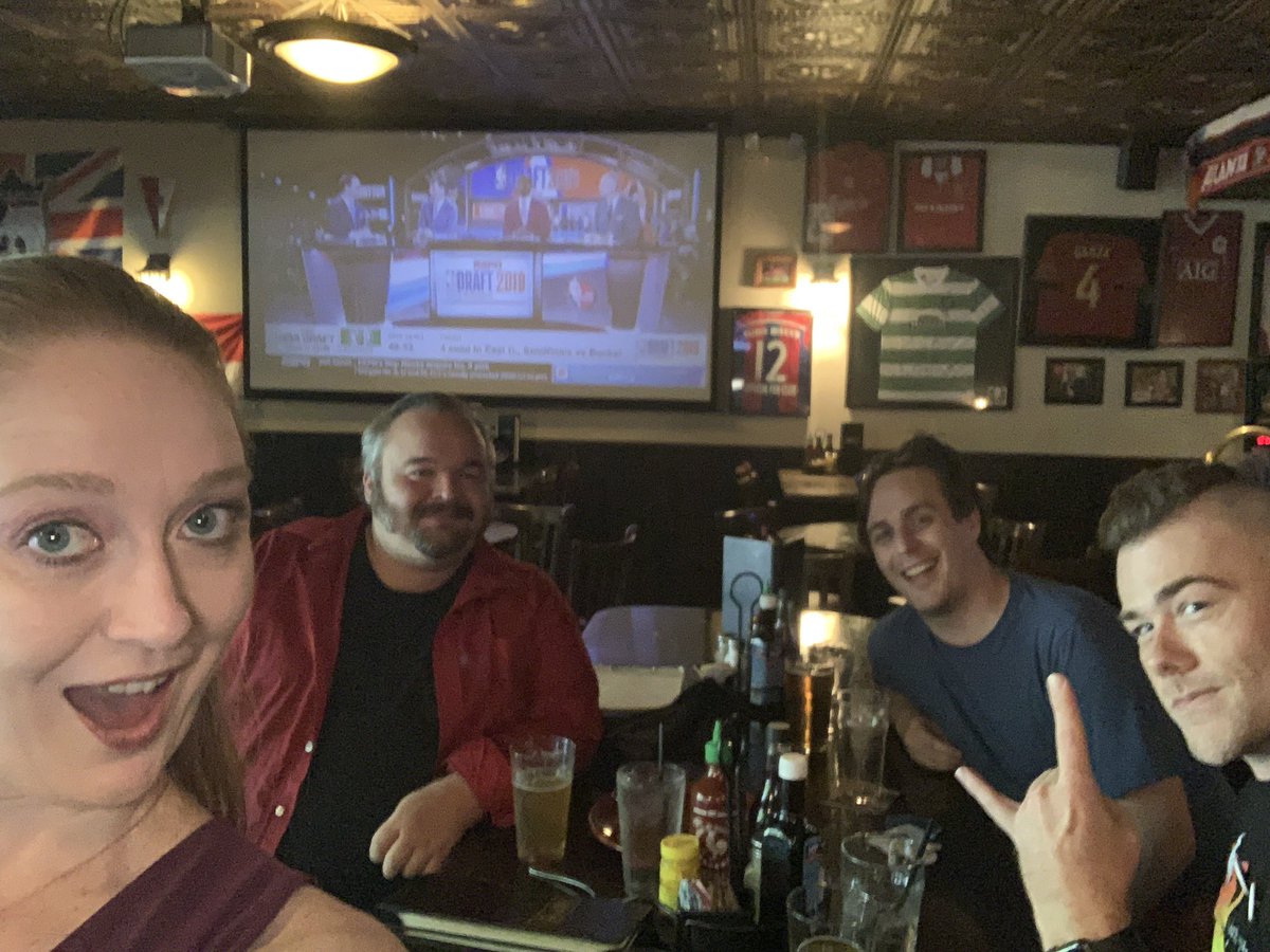 Goblinkatie's tweet photo. Meeting up with some fellow TTRPG homies tonight!
#PodernFamily #StellarArcanum #CriticalBits #LootAndDagger #EveryoneWasDrunkAndNoOneListened https://t.co/iYCl6IJn3x