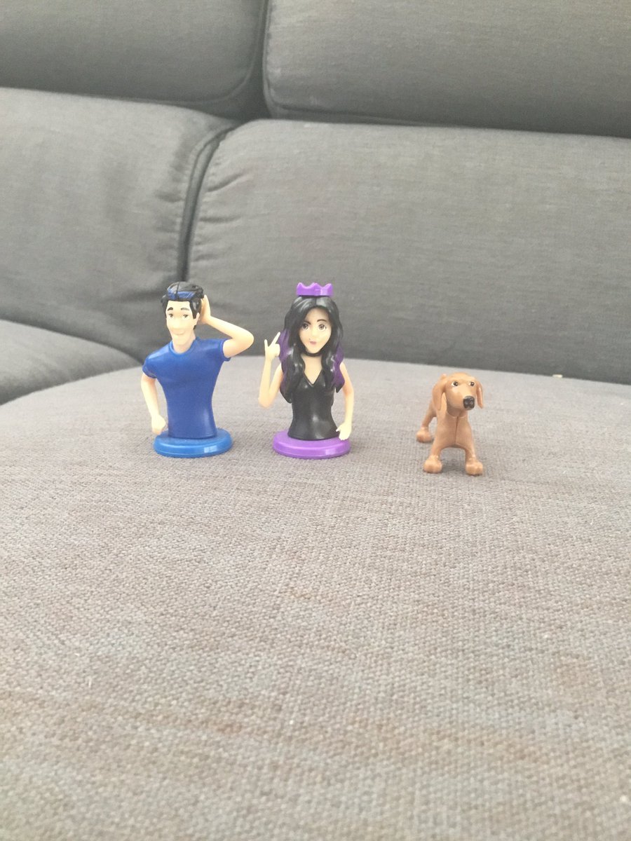 PPTeamQueen1's tweet photo. AMIII TU TEORÍA ES FALSAAAAA A MI ME SALIO KAREN A LA SEGUNDA! 😂😂😂😂 @AmiRodrigueZZ https://t.co/BIo7qWzFSf