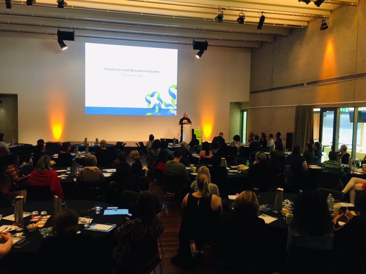 RefugeeNetworkQ's tweet image. Shannon Ruska welcome to country opening the Refugee Health Showcase #refugeehealth2019