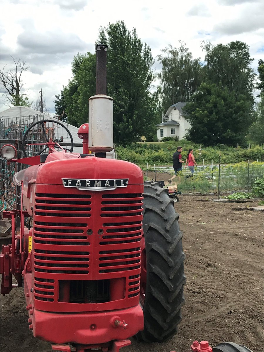 EritageResort's tweet photo. The guest chefs went to Froghollow Farms in Walla Walla this morning to gather ingredients for the #GuestChefDinner this evening. #FarmtoTable https://t.co/INwYDAzVe5
