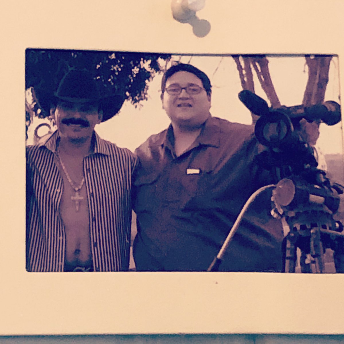 DJMrBoro's tweet photo. CON @elchapo_oficial 2000’s 😂. El Chapo es el de la Izq. ese dia con @batocurada (Frontera Visual/Felix Castillo) #Freelance con la #XL1 y un lente #Manual muy fregón (My A.A. is in CINEMA PRODUCTION 🤓 little known fact) #ThrowBackThurday @979laraza #LaCabinaActivada #De3a7 https://t.co/NgRtl0PBde