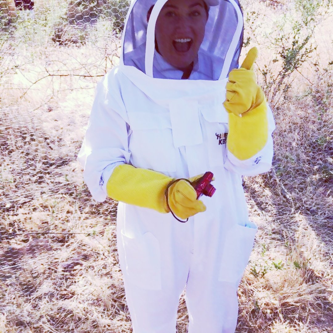 thegalasgal's tweet image. Summertime fun! #beekeepingbeginner #gooutside #learnsomethingnew #yellow #honeykeepers #vacay #arizona #Vacay