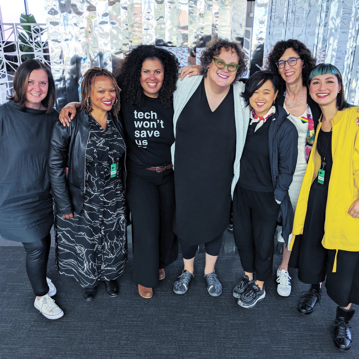 #Ovarious 🔥 ✊🏽 🙌🏽 ❤️ 🙏🏽 <a href="/Microsoft/">Microsoft</a> <a href="/MicrosoftDesign/">Microsoft Design</a> <a href="/UCLA/">UCLA</a> @facebookai <a href="/Adobe/">Adobe</a> @Surface <a href="/DoubleFine/">Double Fine</a> w/<a href="/arriola/">Ana Arriola-Kanada</a> @safiyanoble <a href="/PhnamBagley/">Phnam Bagley</a> @ChristianaChae @zette16 <a href="/ralston/">Nicola Ralston</a> @silkamiesnieks #craftswomxn #sfdw #intersectionality sfdesignweek.org/events/interse…