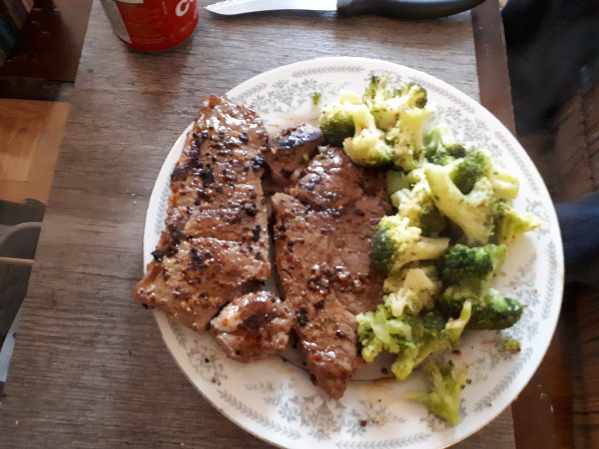 HuskerFox's tweet photo. I made spicy steak and broccoli for dinner tonight.
Nummy π
#FursThatCook https://t.co/PwoUPmzjgu