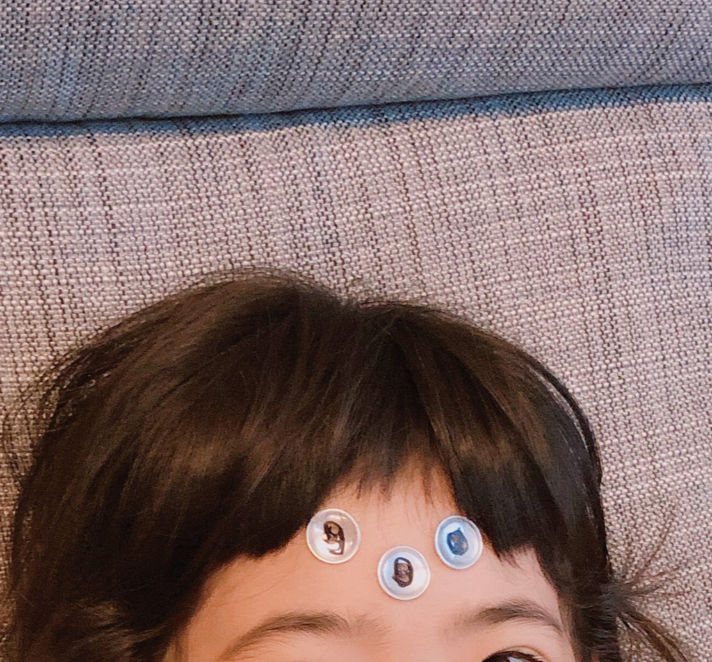 Mghnsos おでこの真ん中だけ短い前髪で登校しました