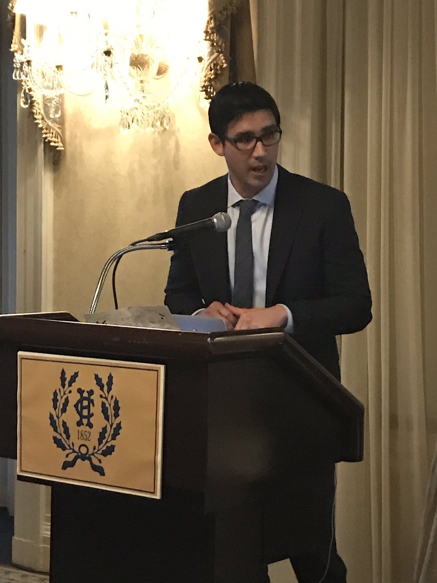 MountSinaiNeuro's tweet image. #NeuroCC fellowship directors, @drdangayach and Dr Cappi Lay thank and the Neurocritical care fellows @STsetsou.