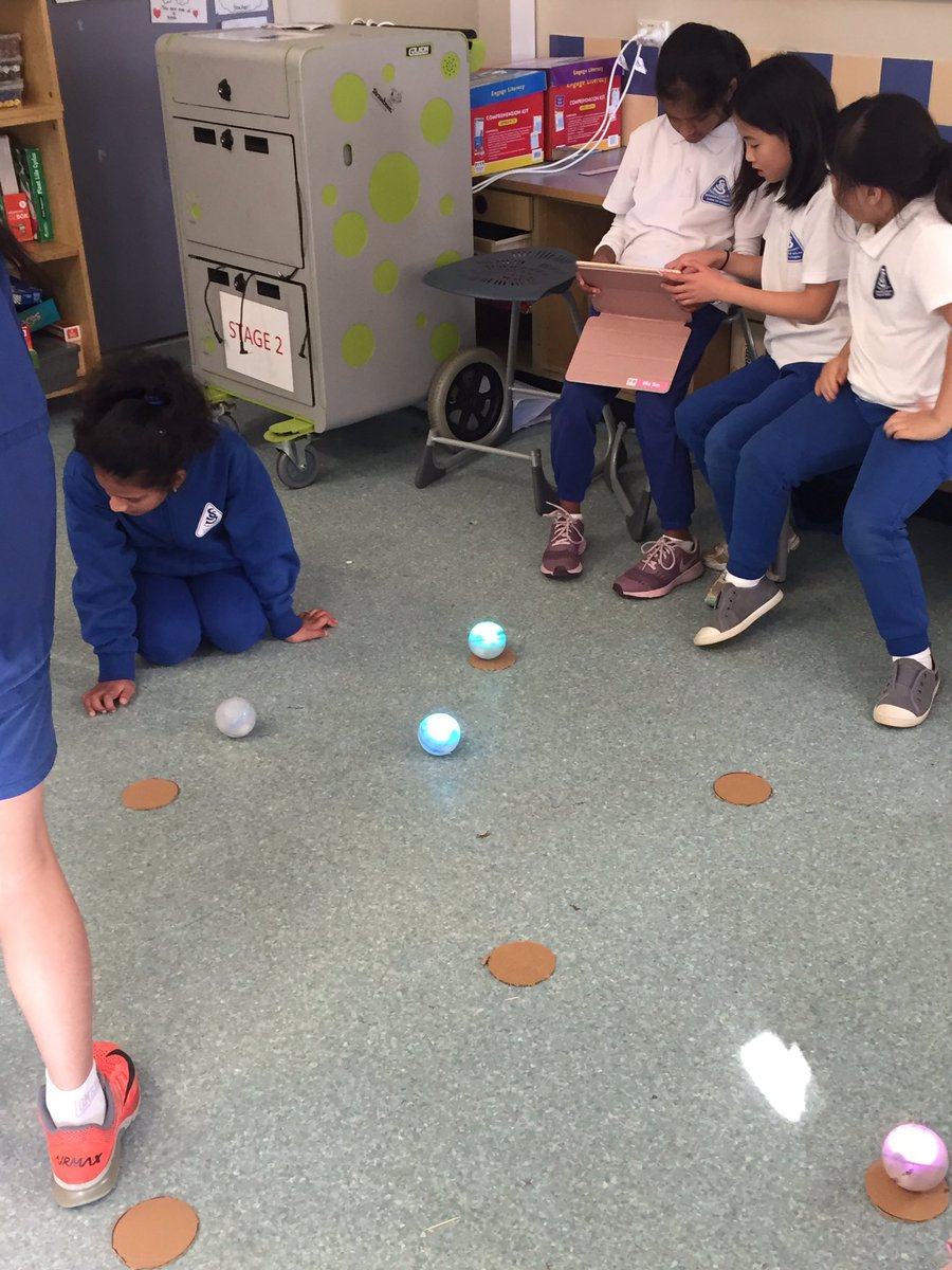 Such fun in 4U with Spheros this morning thanks to our <a href="/ACUmedia/">Australian Catholic University</a> pre-service teachers. #coding #sphero <a href="/chrissymonte/">Dr Chrissy Monteleone</a>