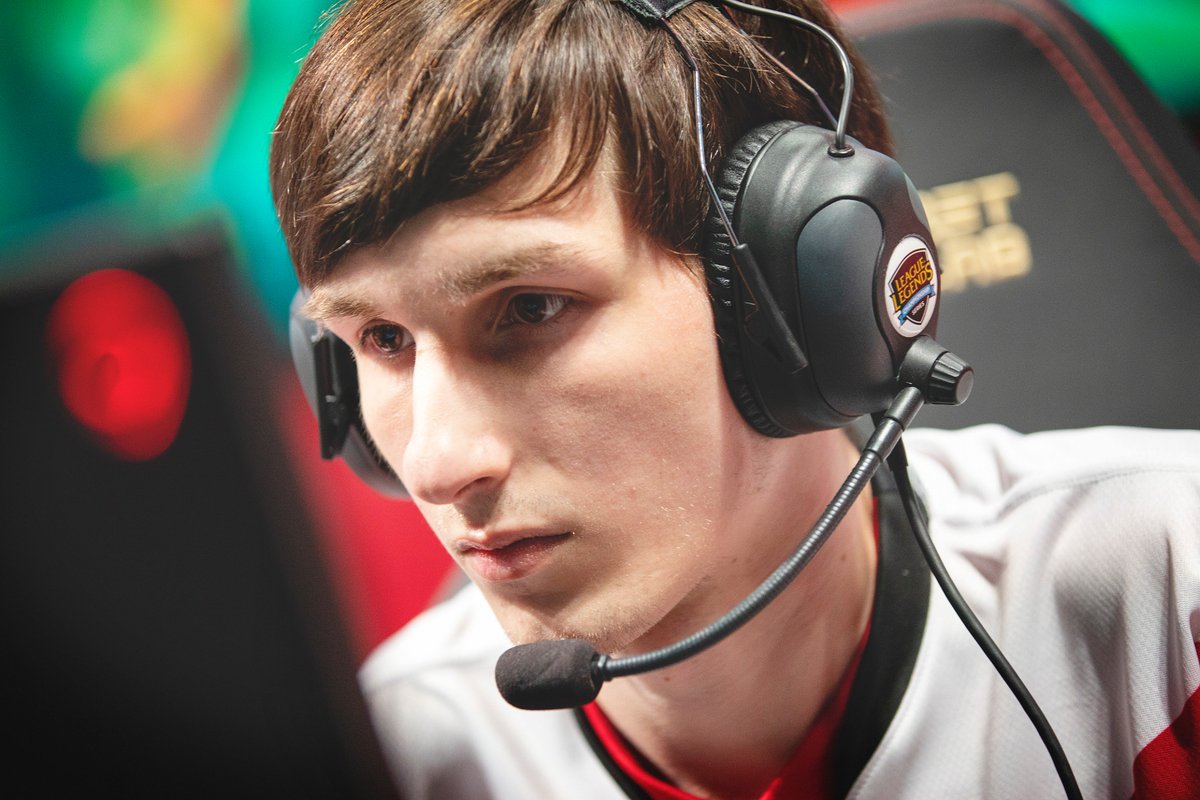 NCSULoL's tweet image. From everyone in the LoL Esports at NC State family, we would like to thank @Shadow_Visions and @Haanii_LoL for their hard work on the Varsity team over the past years!

Congratulations on graduating guys! We are looking forward to seeing what you guys accomplish!