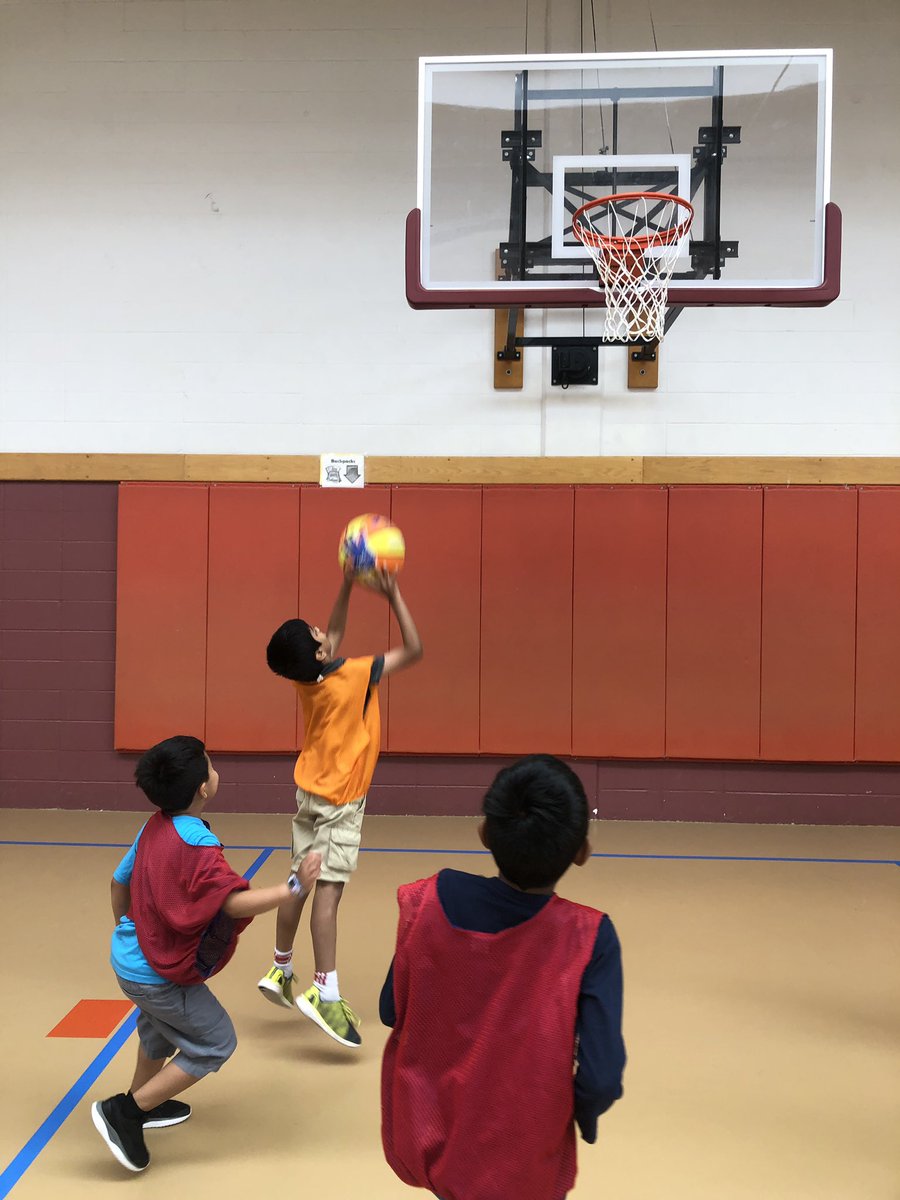 Coach_Yo15's tweet photo. Fun and Games (K-3) Basketball 🏀Focusing on dribbling the ball at a medium level, while not traveling or double dribbling. @EASAGE_CFB #CFBISD #CFBMattersToMe #EASAGE_CFB https://t.co/QqLIIxmZyk