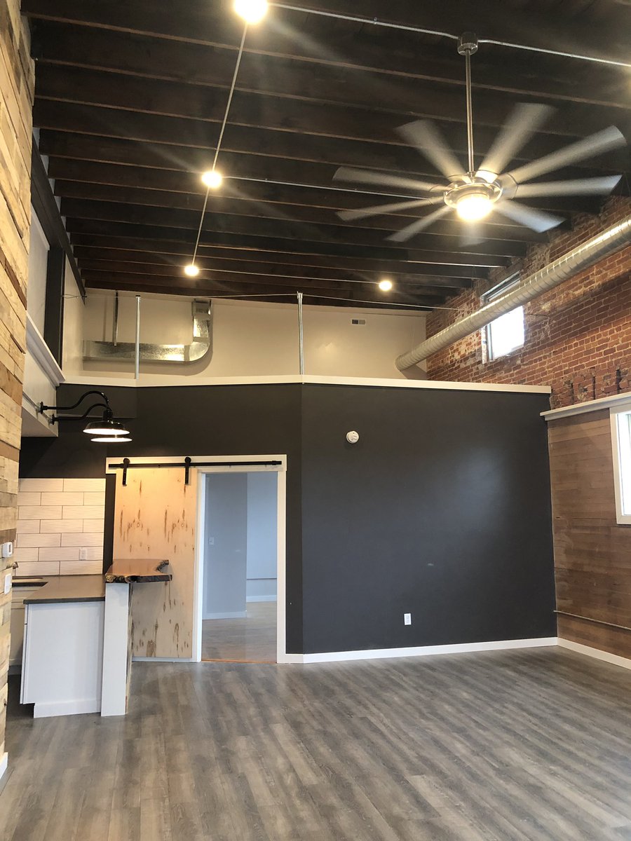 hannahkieffer25's tweet photo. So my dad and some guys refinished this building and.... can we just show him some love???? https://t.co/txHXlxgHgS