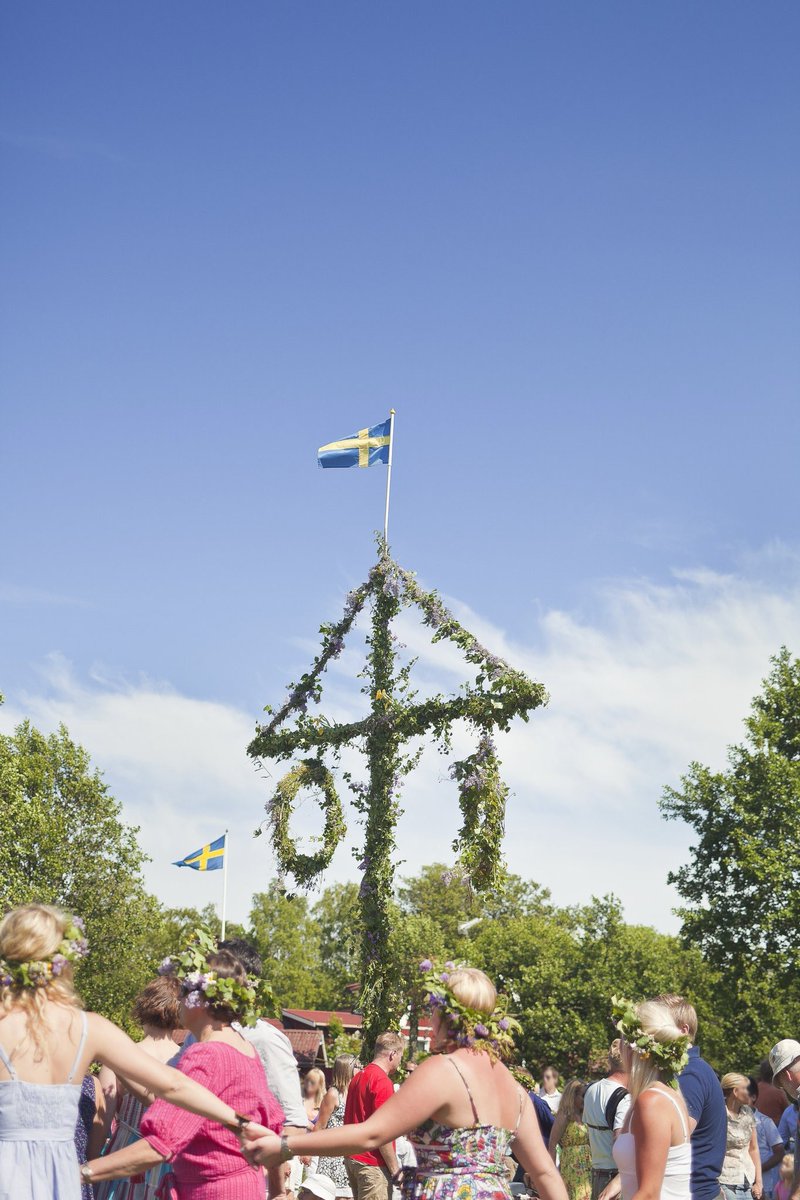Sccj 在日スウェーデン商工会議所 Pa Twitter Glad Midsommar 今日 スウェーデンは夏至祭を祝う祝日です 一年で一番日が長い一日のお祝いとともに スウェーデンでは長い夏休みの始まりです Midsommar ミッドサマー Sccj 在日スウェーデン商工会議所 Pa Twitter Glad Midsommar 今日 スウェーデンは夏至祭を祝う祝日です 一年で一番日が長い一日のお祝いとともに スウェーデンでは長い夏休みの始まりです Midsommar ミッドサマー
