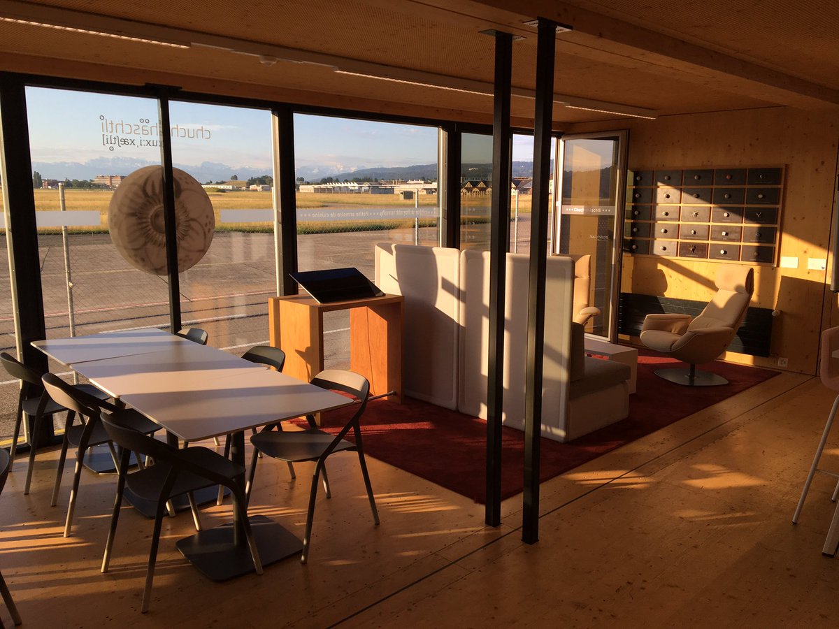 Codourey's tweet photo. Next up: Führung @innopark_zh Flugplatz Dübendorf #collaboration #InnovatorsMindset #coworking #cocreation #designthinking via @BueroZueri https://t.co/3CZfJsR4xU