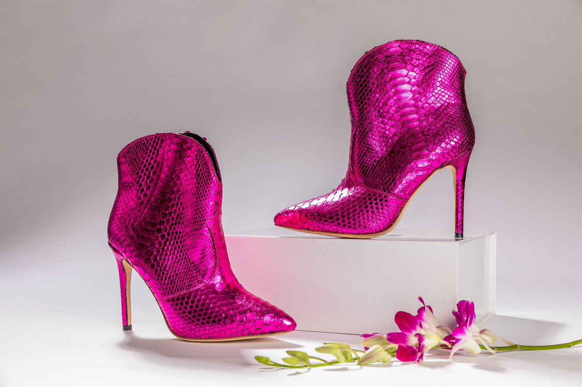 OOGIIHEELS's tweet photo. Handmade from the heart ๐
#pink #pinkshoe #pinkboots #pinksnakeskinshoes #pinksnakeskinboots #handmade #australianfootwear #australianlabel #sydneybased #leather #oogii2019ss https://t.co/9cGKO3FqyR