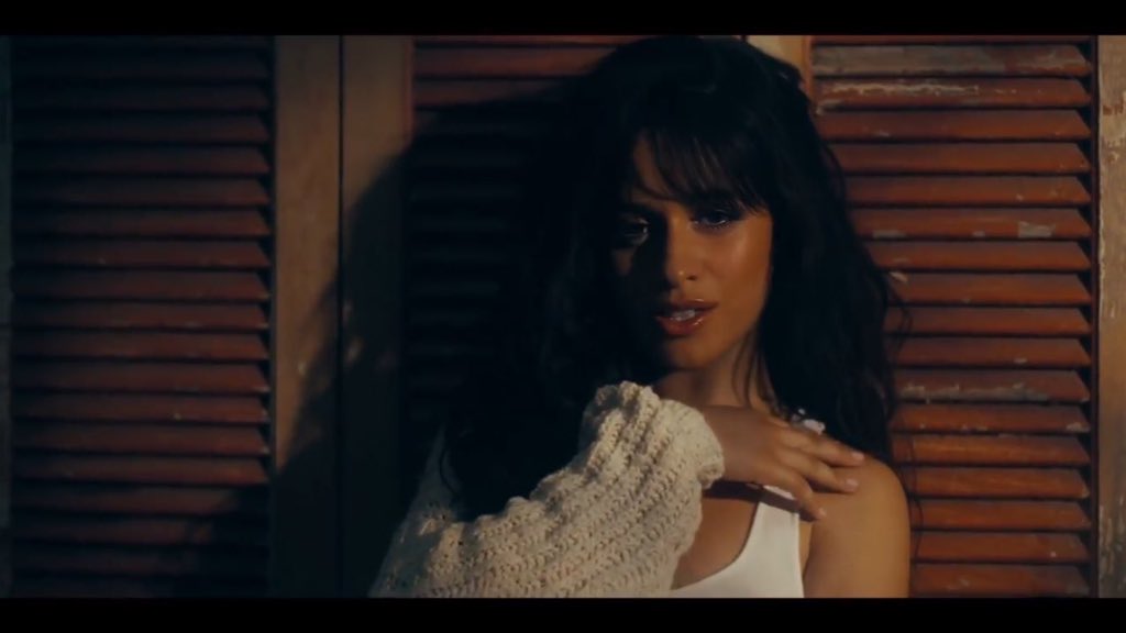 camilizer2801's tweet photo. #SenoritaOutNow 
#Señorita https://t.co/vOa7qUzREn