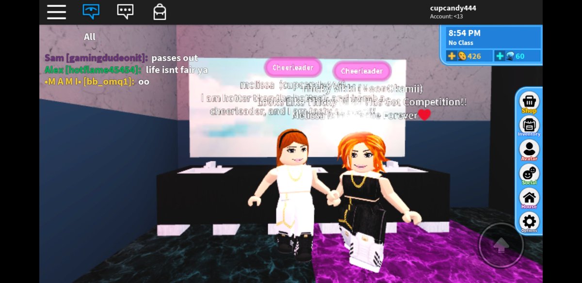 LarrayfanG's tweet image. The bathroom always has the best lighting 😋😘