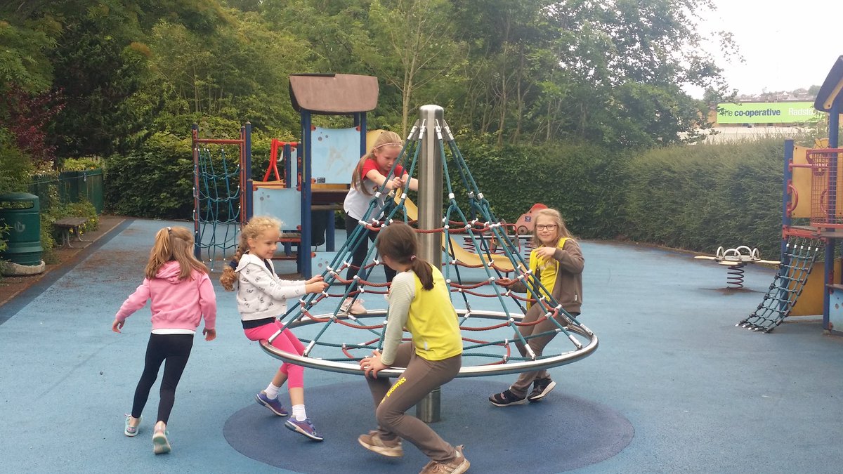 30_wyattf's tweet photo. #CleanAirDay #Girlguiding #midsomernorton #radstockpark #girlpower #growingguiding a nice walk along the greenway with Rainbows and Brownies last night finished up with a play in the park and an enrolment of a new Brownie. #proudguider https://t.co/jS5pqrSqfg