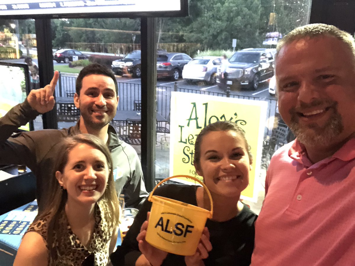 CSIForensicGuy's tweet photo. #smileforalexs with #PowerHomeRemodeling at #TacoMac for @AlexsLemonade https://t.co/ji99jIWK2b