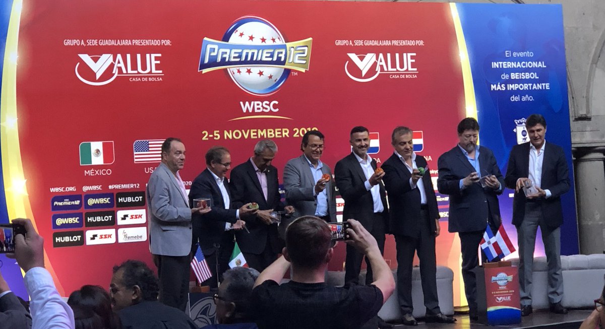 FD1340AM's tweet photo. En vivo en la presentación del #PREMIER12 @WBSC #RoadToTokyo2020 El evento Int de Béisbol más importante del año @charrosbeisbol #FD1340 #Radiorama https://t.co/TcP1bOsk8j