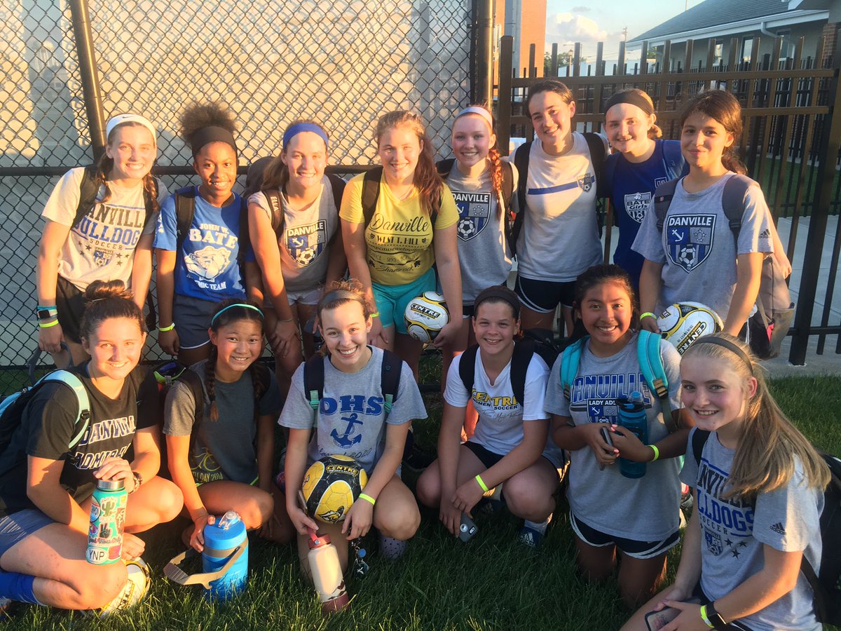 Lady_Ads_Soccer's tweet photo. Great first night at @CentreWSoccer Camp with a great group!   #startsnow #gettingready https://t.co/Do9gH0YYsE