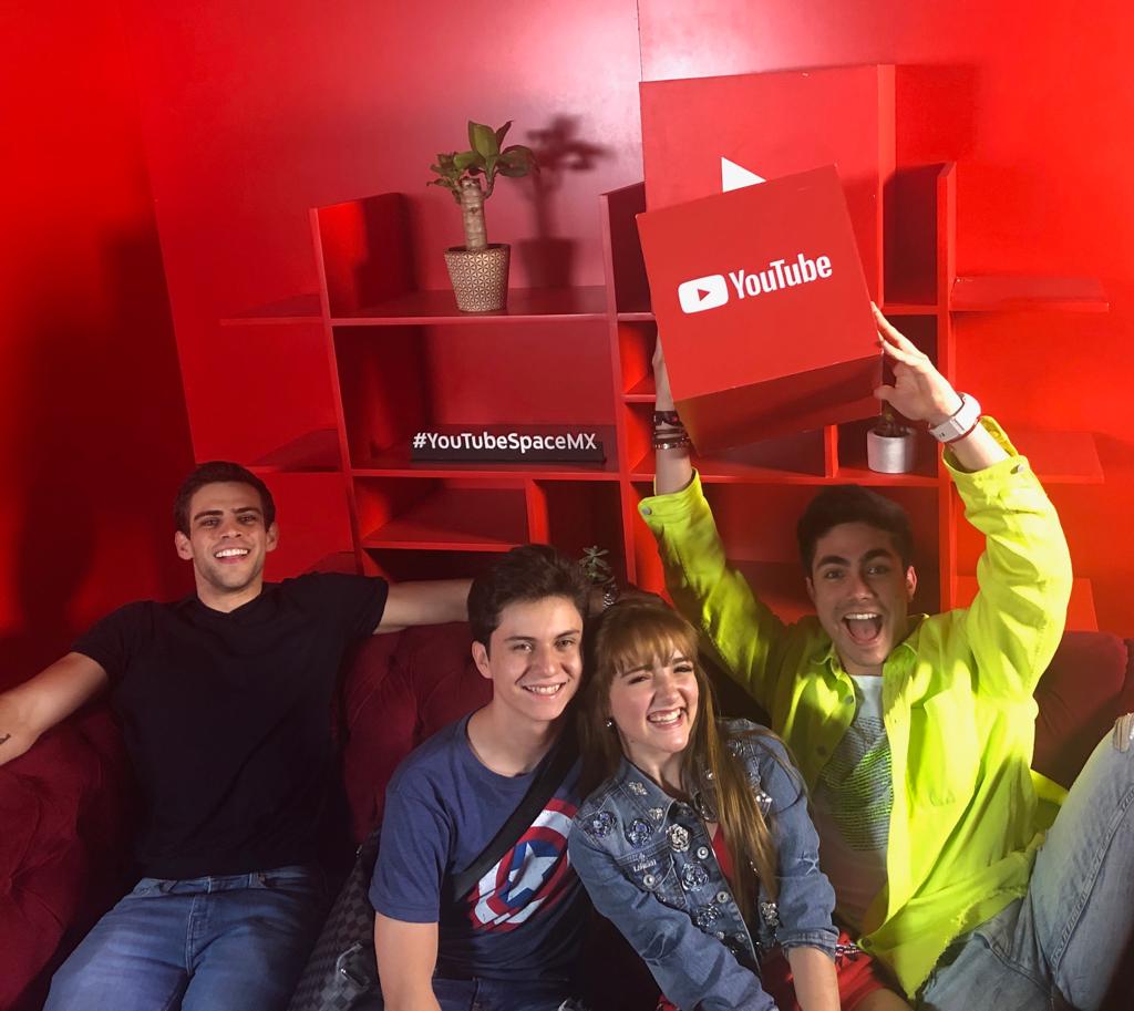 ElaineHaroMusic's tweet photo. Que GRAN FIESTA!!!
@YouTubeMexico
#popupcdmx
Delicioso evento!🎬📽
!Gran Aprendizaje!!
@NikoCaballero_
@JOEBONILLA
@Sian_Oficial
@AndresBaidaO https://t.co/wh1mqijxuU