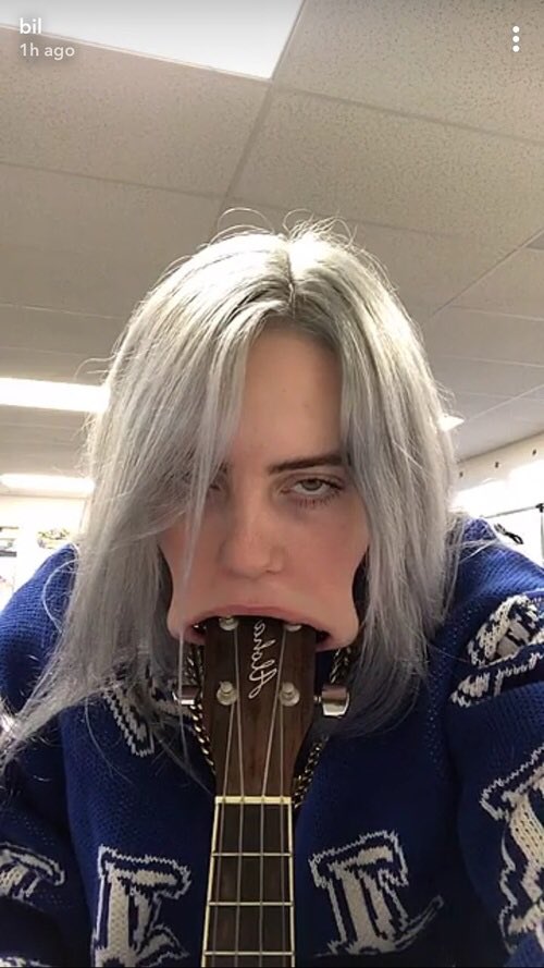 kendricksbible's tweet photo. @arianaslovley Well this got weird fast https://t.co/wger5b1TP9