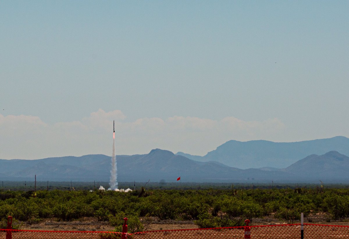 Spaceport_Cup's tweet photo. Despite the dust devils and temperamental winds, Day 2 of vertical launches was a success! We saw several dozen solid, hybrid and liquid fueled launches take to the skies.#SACup19 https://t.co/CxOrhhXNfy