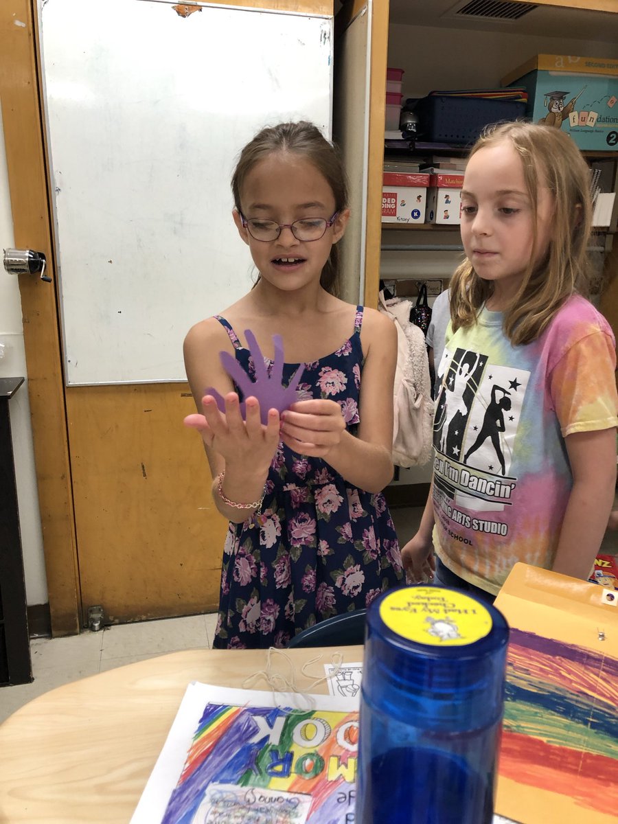 Keepingupwith2L's tweet photo. Opening our time capsules! https://t.co/lw0eQyvRyJ