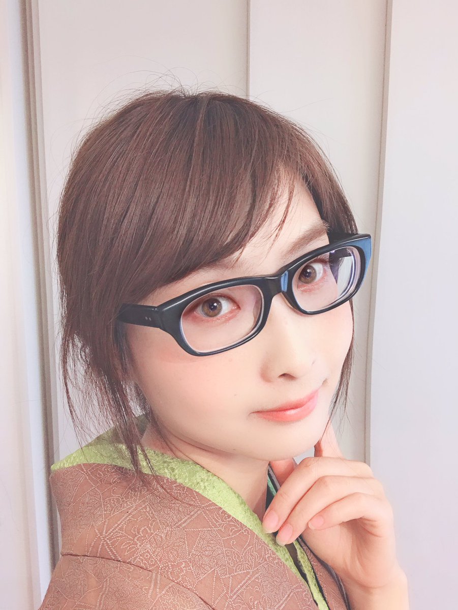 エペル嬢 強度近視 教科書的に小さなフレームにすれば良いのかなと思っていたけれど話はもっと単純 とにかく眼 を際立たせるフレームを選べば良いのだ この見え方の違いは凄いでしょ 右のほうが度数更に進行してるんですよ キモノメガネ 眼鏡 エペル嬢 強度近視 教科書的に小さなフレームにすれば良いのかなと思っていたけれど話はもっと単純 とにかく眼 を際立たせるフレームを選べば良いのだ この見え方の違いは凄いでしょ 右のほうが度数更に進行してるんですよ キモノメガネ 眼鏡
