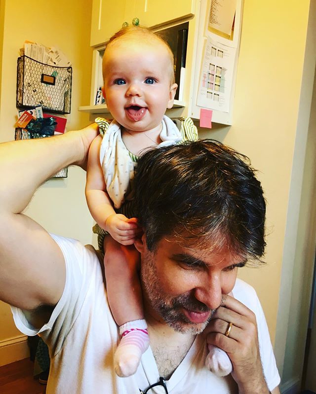 MandySchmieder's tweet photo. 5 months, who dis?
#VedaE #baby #smiles #daddy #drool #ear #grab #dinner https://t.co/sY94Iu1r3p