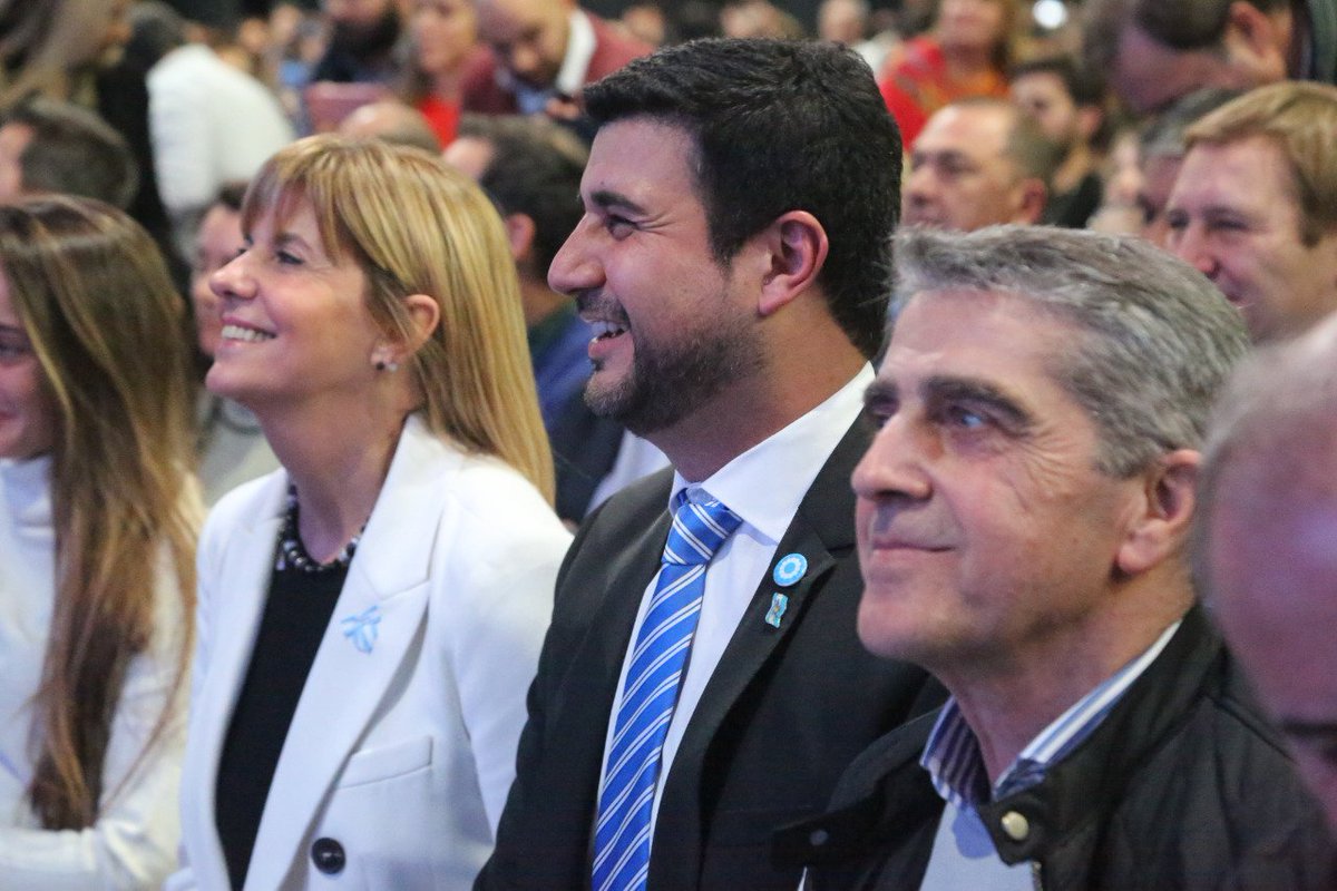 marcoscleri's tweet photo. AMOR CON AMOR SE PAGA @CFKArgentina

#Sinceramente #CristinaenRosario #DíadelaBandera #Unidadciudadana #Todas #Todes #Todos https://t.co/c7NemI0l3P