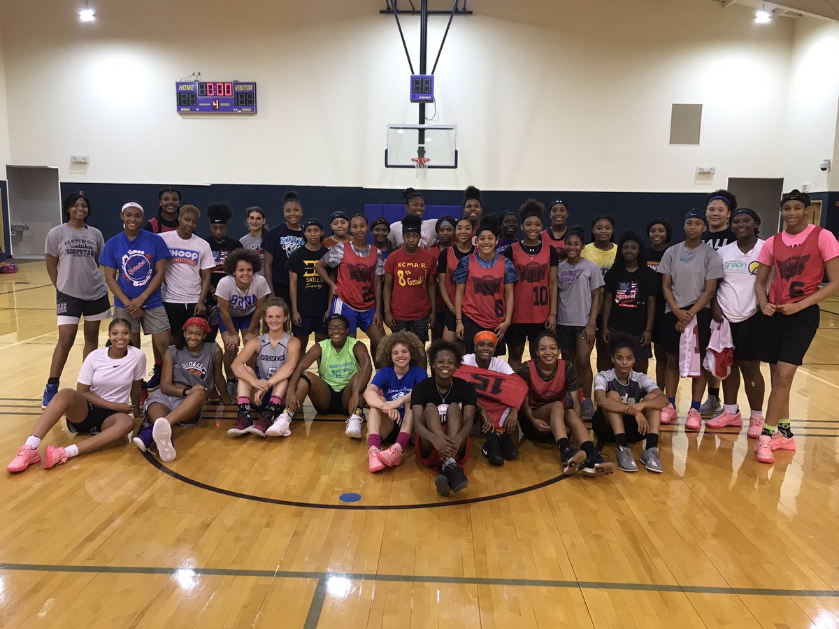 Texas Flight Elite and Houston Elite combined practice tonight was on 🔥 How many programs will come together for the benefit of the kids? #NoEgos #SummerGrind